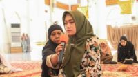 Gadis Cantik Asal Sumut Masuk Islam di Masjid Keuchik Leumiek
