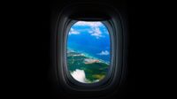Pesawat Take off atau Landing, Kenapa Lampu Kabin Diredupkan?