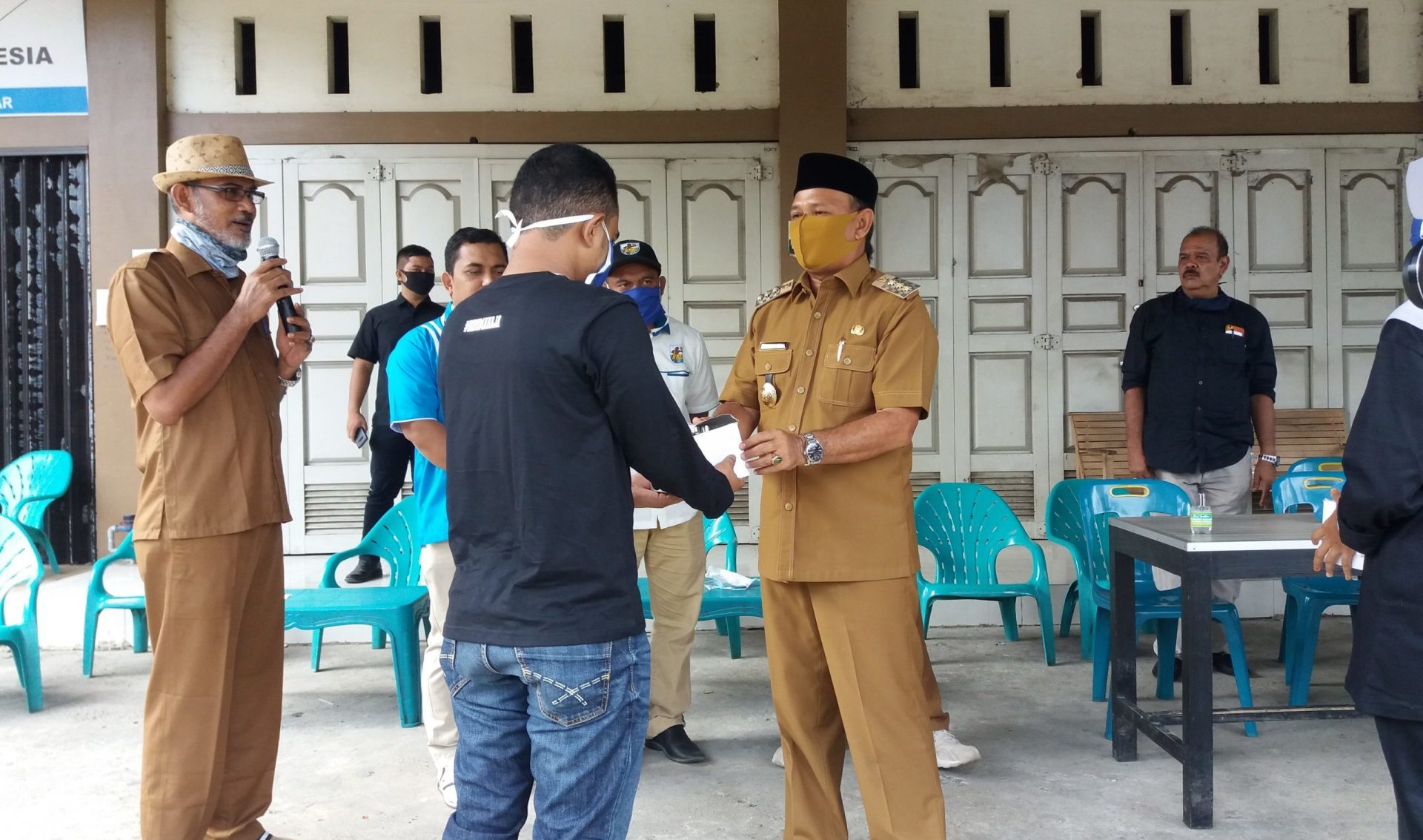 bupati-lepas-relawan-pemuda-aceh-besar Bupati Lepas Relawan Pemuda Aceh Besar Melawan Covid-19