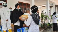 Percepat Penanggulangan Covid 19, Dinkes Aceh Besar Distribusi APD dan Alat Penyemprotan Desinfektan ke Puskesmas