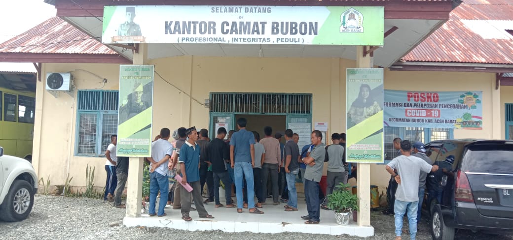 Masyarakat Desa Peulante Melakukan Aksi Unjuk Rasa Di Kantor Kecamatan Bubon Aceh Barat