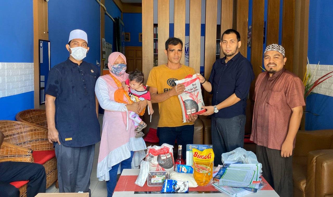 Rumoh Umat Mulai Salurkan Sembako dan Masker Bantuan Covid - 19