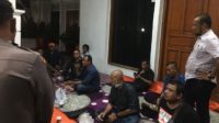 Kedatangan Ketua Tim Pemenangan Tak Kunjung Ditemui Nova, Tiyong cs Bermalam Di Teras Pendopo Wagub