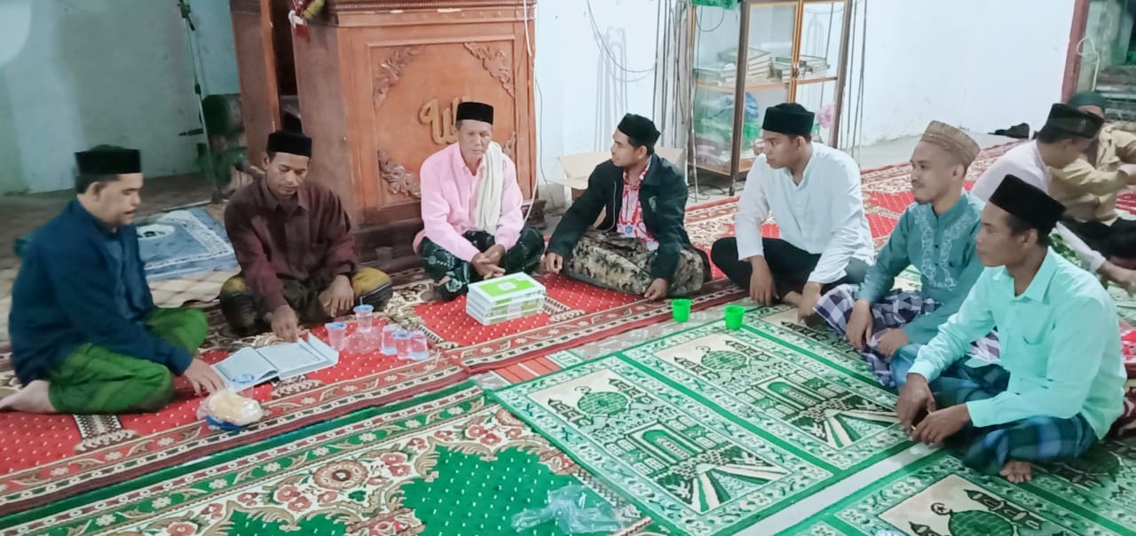 Pengurus PP Kota Jantho Wakaf Al-Qur’an Kepada Mesjid dan Dayah