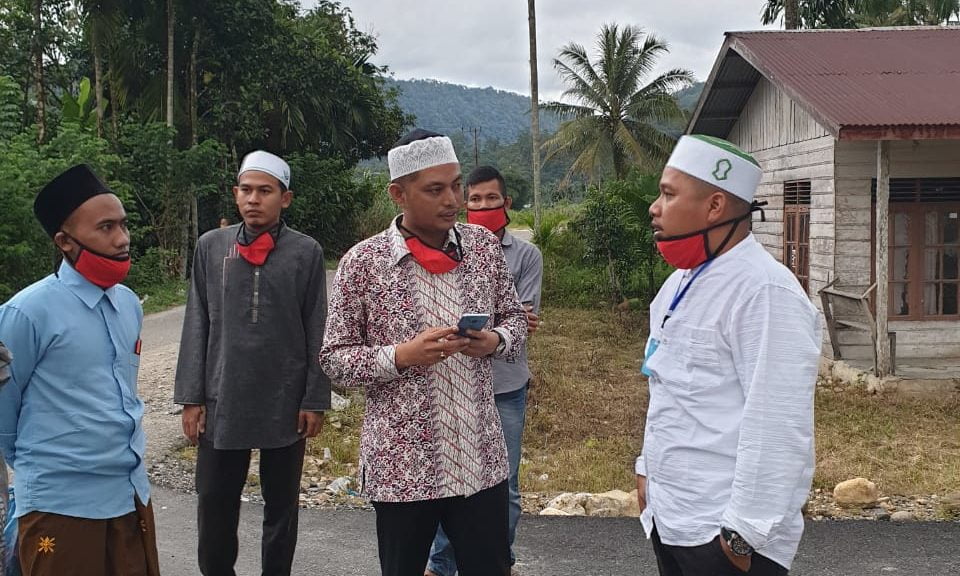H Azhari M Nur Bagi Bagi Masker Di Lokop
