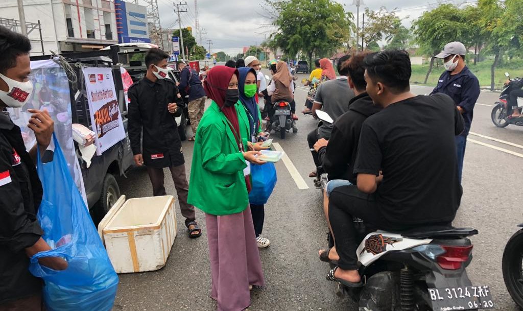 MRI Pidie Jaya - ACT Aceh Bagi Takjil Untuk Masyarakat