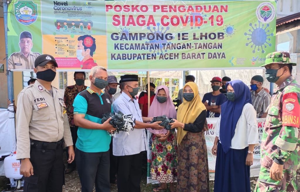Warga Gampong Ie Lhob Abdya Terima Masker Gratis Dari Dana Desa