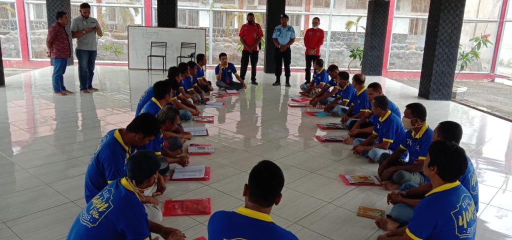 Ketua DPD FOKAN Aceh memberikan materi pada narapidana yang sedang menjalani program rehabilitasi narkoba