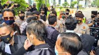 kuasa-hukum-hrs-ini-bukan-indonesian-idol-ikut-sidang-dipilih-hakim