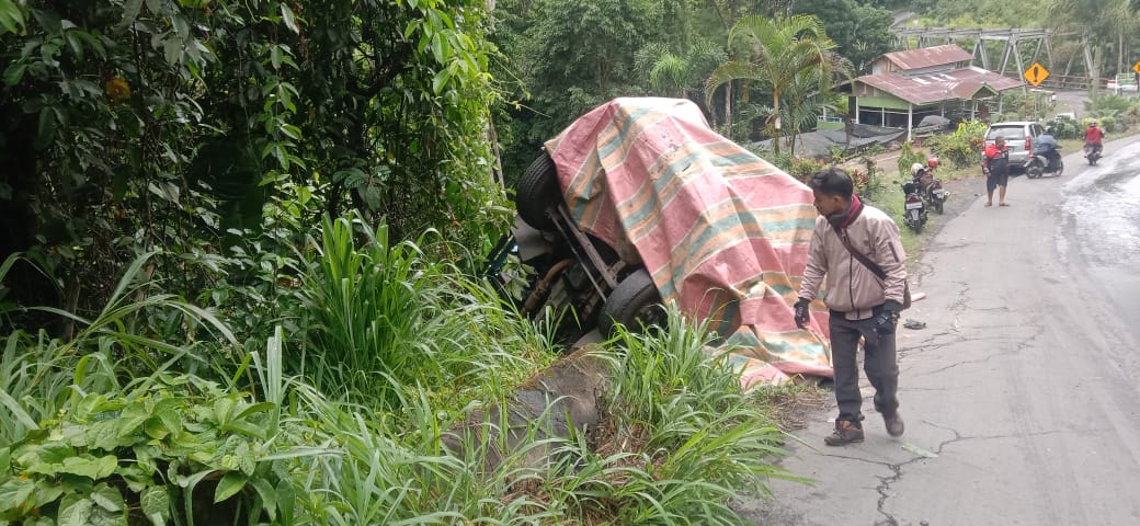 Truk Muat Kopi Terperosok di Tanjakan Enang-enang, Polisi Imbau Pengendara Hati-hati