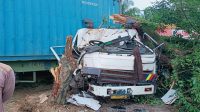 Truk Kontainer Tabrak Kios Warga di Aceh Timur