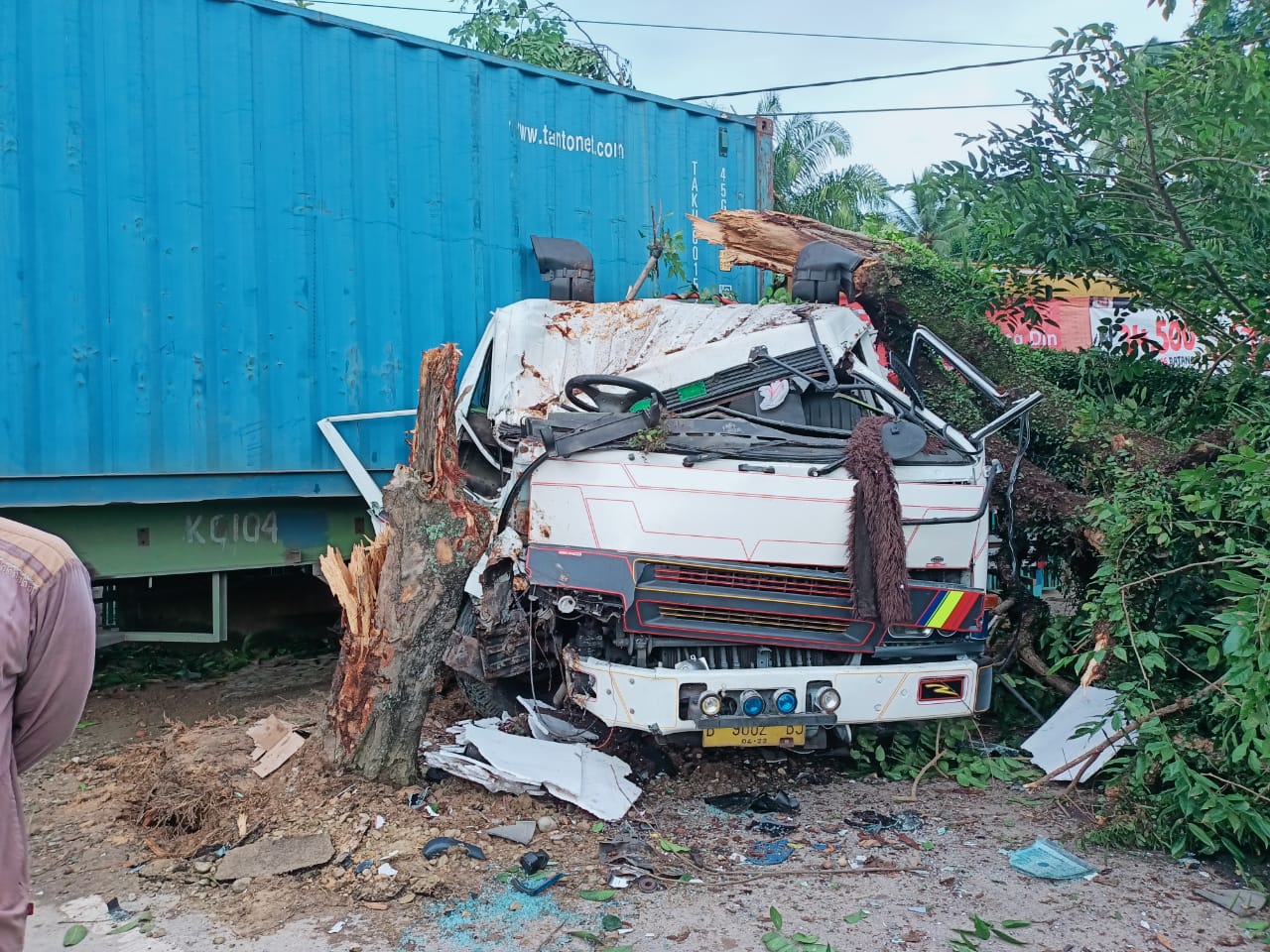 20210820-img-20210820-wa0005 Truk Kontainer Tabrak Kios Warga di Aceh Timur