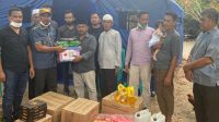 Ansari Serahkan Bantuan Korban Kebakaran Kecamatan Darul Kamal