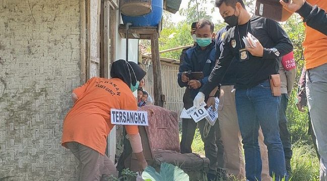 rekonstruksi-pembuangan-bayi-di-garut_169 Aksi Keji Ibu di Garut Bunuh Bayi yang Jasadnya Ditemukan Tanpa Kepala