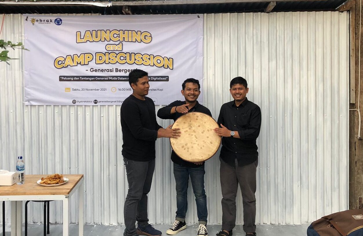 Generasi Bergerak (Gebrak) Resmi Launching, dan mengadakan Camp Discussion