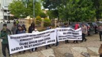APAM Demo di Gedung DPRA