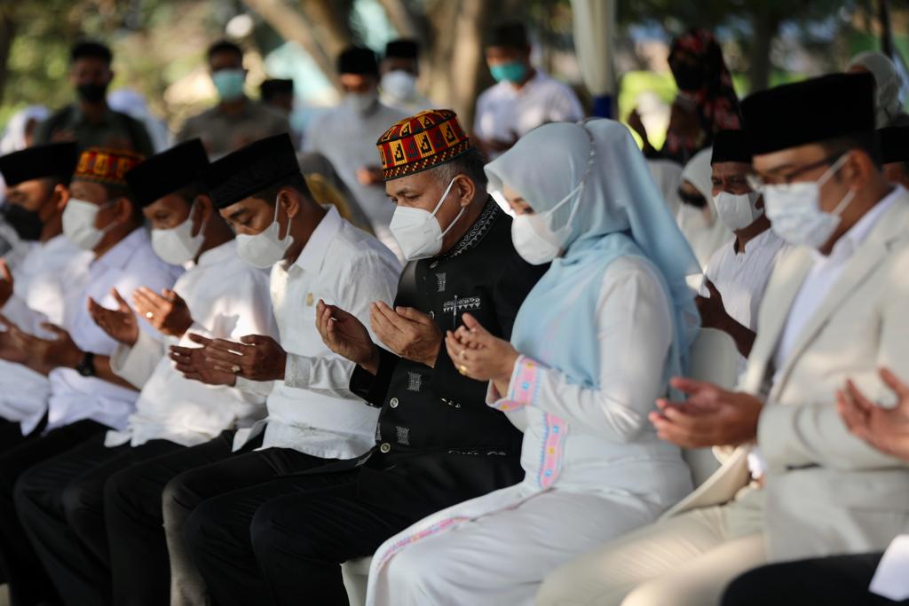 17 Tahun Tsunami Aceh, Gubernur Ziarah Kuburan Massal Ulee Lheue