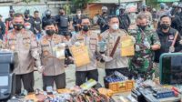 Polisi Pamerkan Hasil Razia di Kampung Bahari: 1.500 Butir Inex-80 Senjata