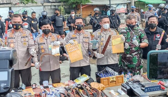 Polisi Pamerkan Hasil Razia di Kampung Bahari: 1.500 Butir Inex-80 Senjata