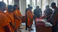 Enam Tersangka Kasus Narkotika beserta Barang Bukti Diserahkan ke Jaksa