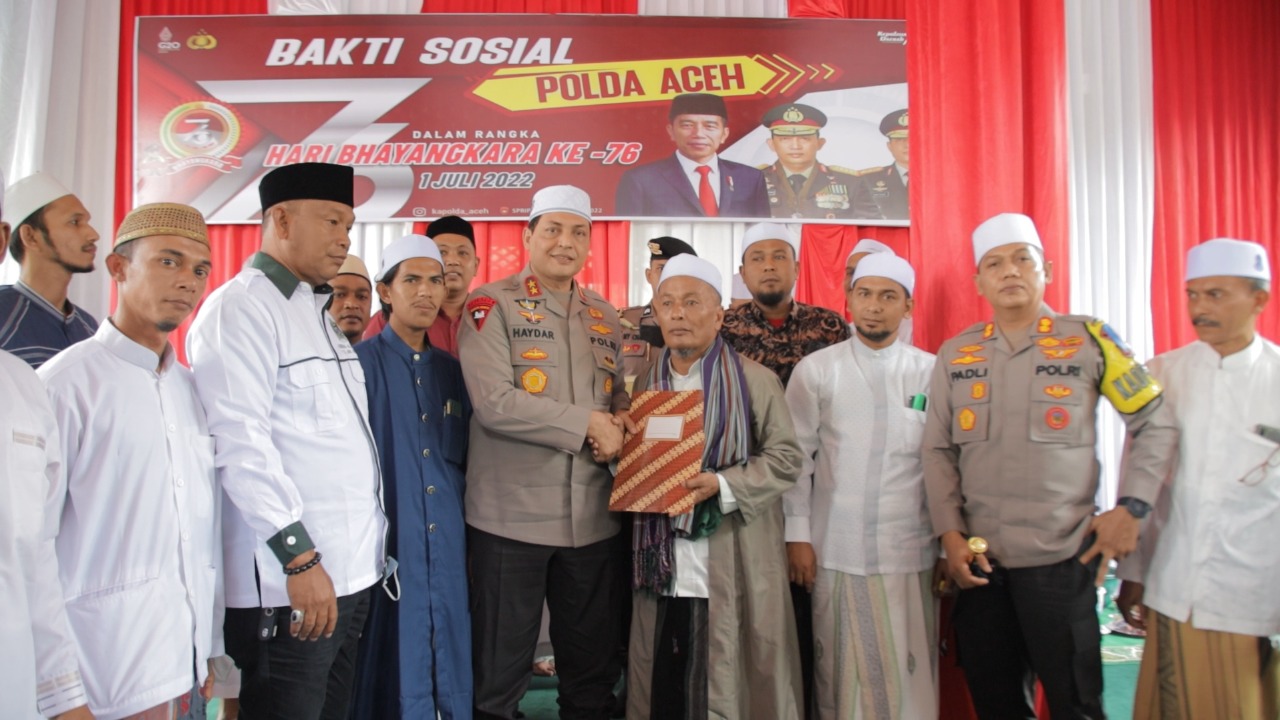 WhatsApp Image 2022-06-21 at 13.07.52 Kapolda Aceh Salurkan Bansos untuk Dayah di Pidie