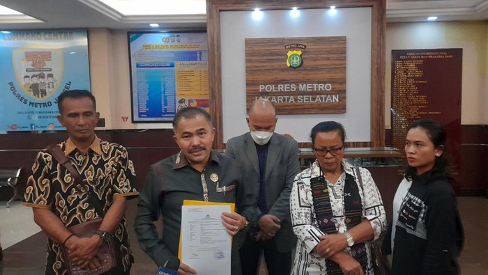 Alasan Keluarga Baru Laporkan Ferdy Sambo cs soal Hilangnya Uang Yosua