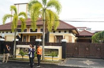 penyidik-geledah-rumah-mewah-akbp-achiruddin-2_169