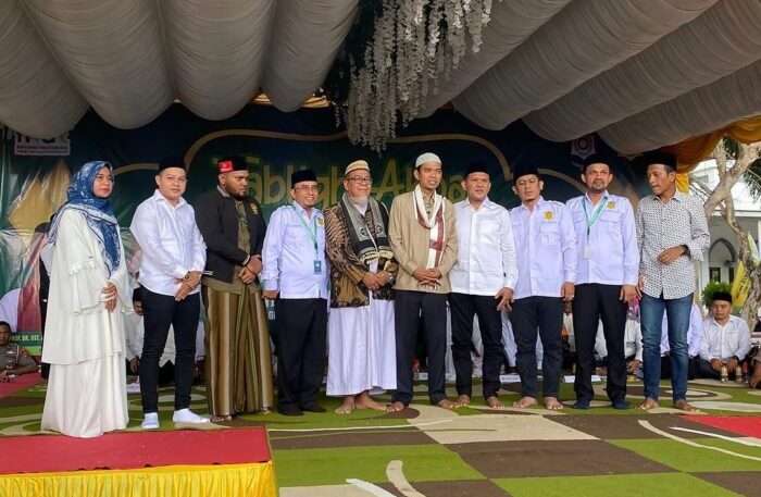 Dayah Jeumala Amal Gelar Peusijuk Alumni Caleg dan Tabligh Akbar Bersama UAS