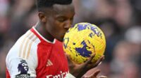 Eddie Nketiah Hattrick, Arsenal Menang Telak 5-0 Atas Sheffield