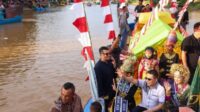 Penjabat Gubernur Meriahkan Lomba Perahu Hias PKA-8