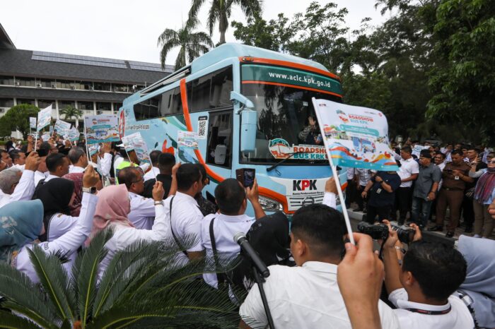 bus-trans-koetaradja-kampanyekan-budaya-anti-korupsi-bersama-kpk Bus Trans Koetaradja Kampanyekan Budaya Anti Korupsi Bersama KPK