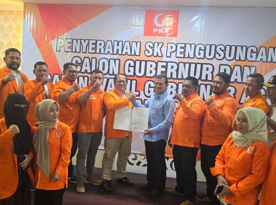 Sebelum Daftar ke KIP, Mualem-Dek Fad Terima SK Dukungan dari PNA