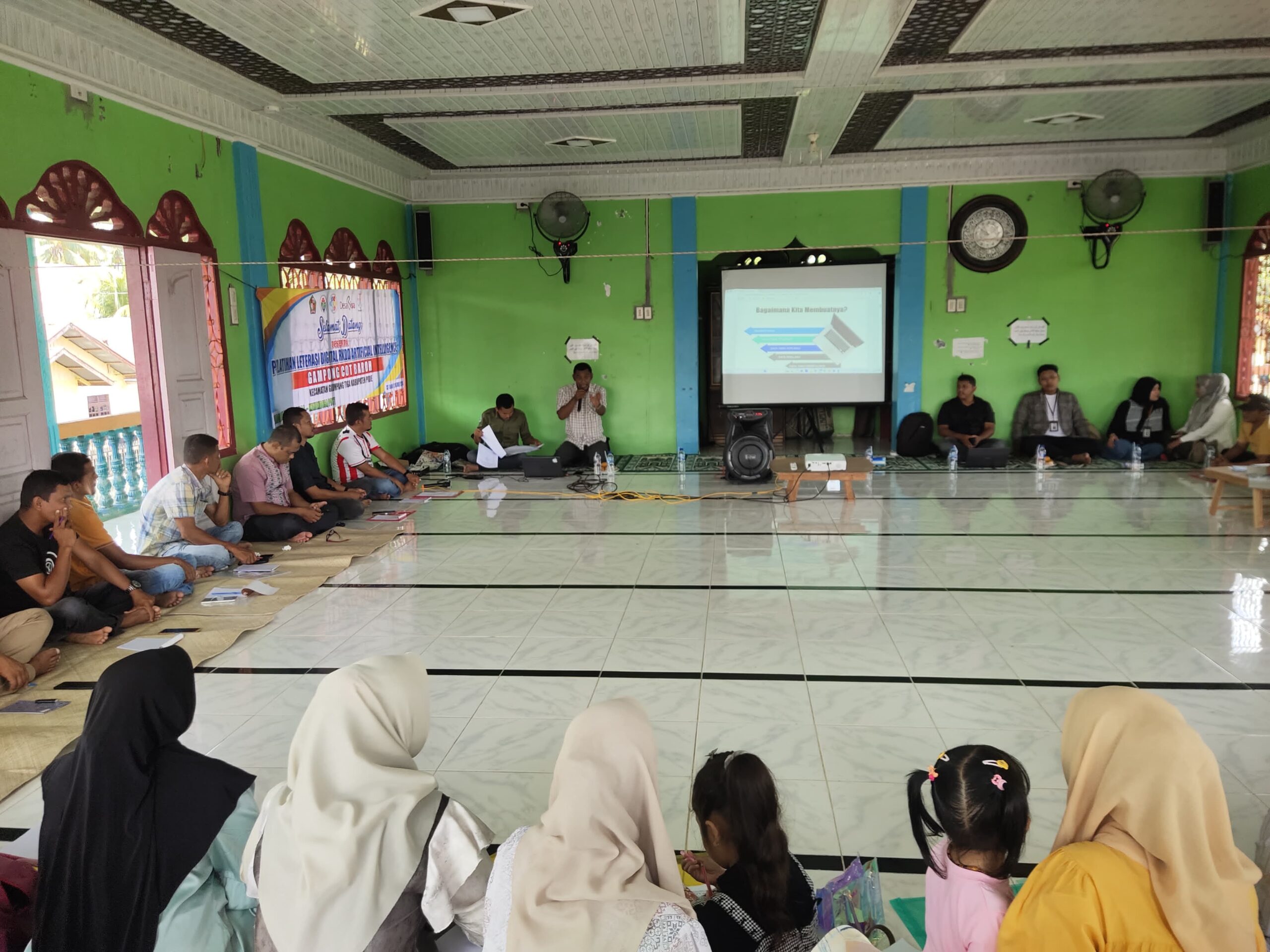 Ruang Komunitas Digital Desa Gelar Pelatihan Literasi Digital di Gampong Cot Baroh