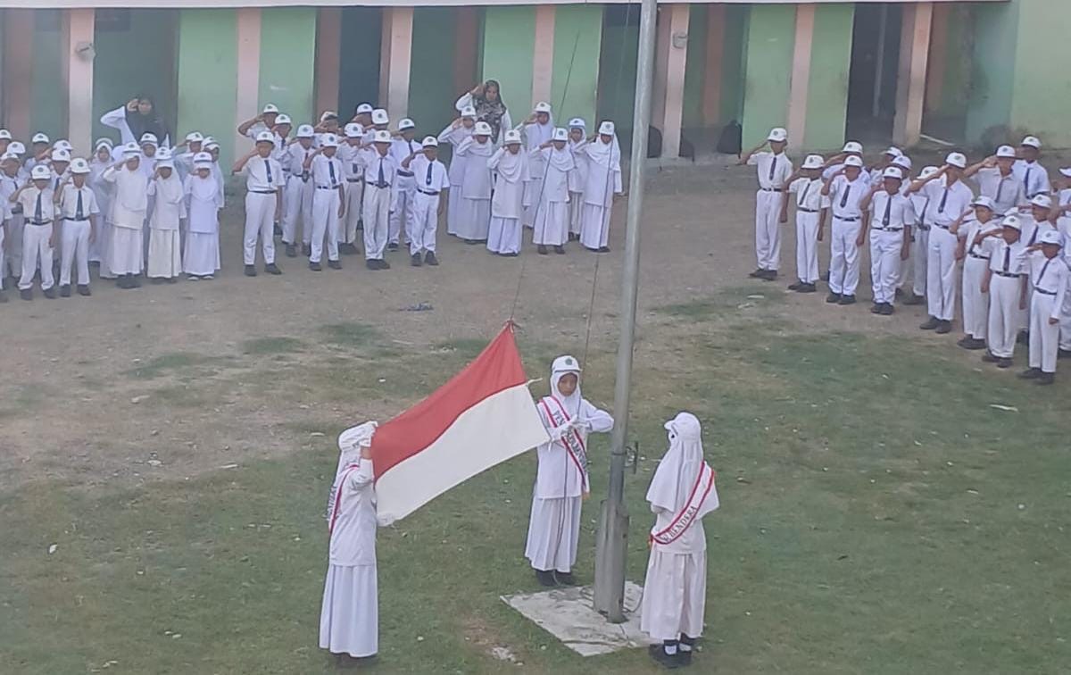 Memperkuat Cinta Tanah Air, MIN 14 Aceh Besar Gelar Upacara Peringatan Hari Pahlawan ke-65