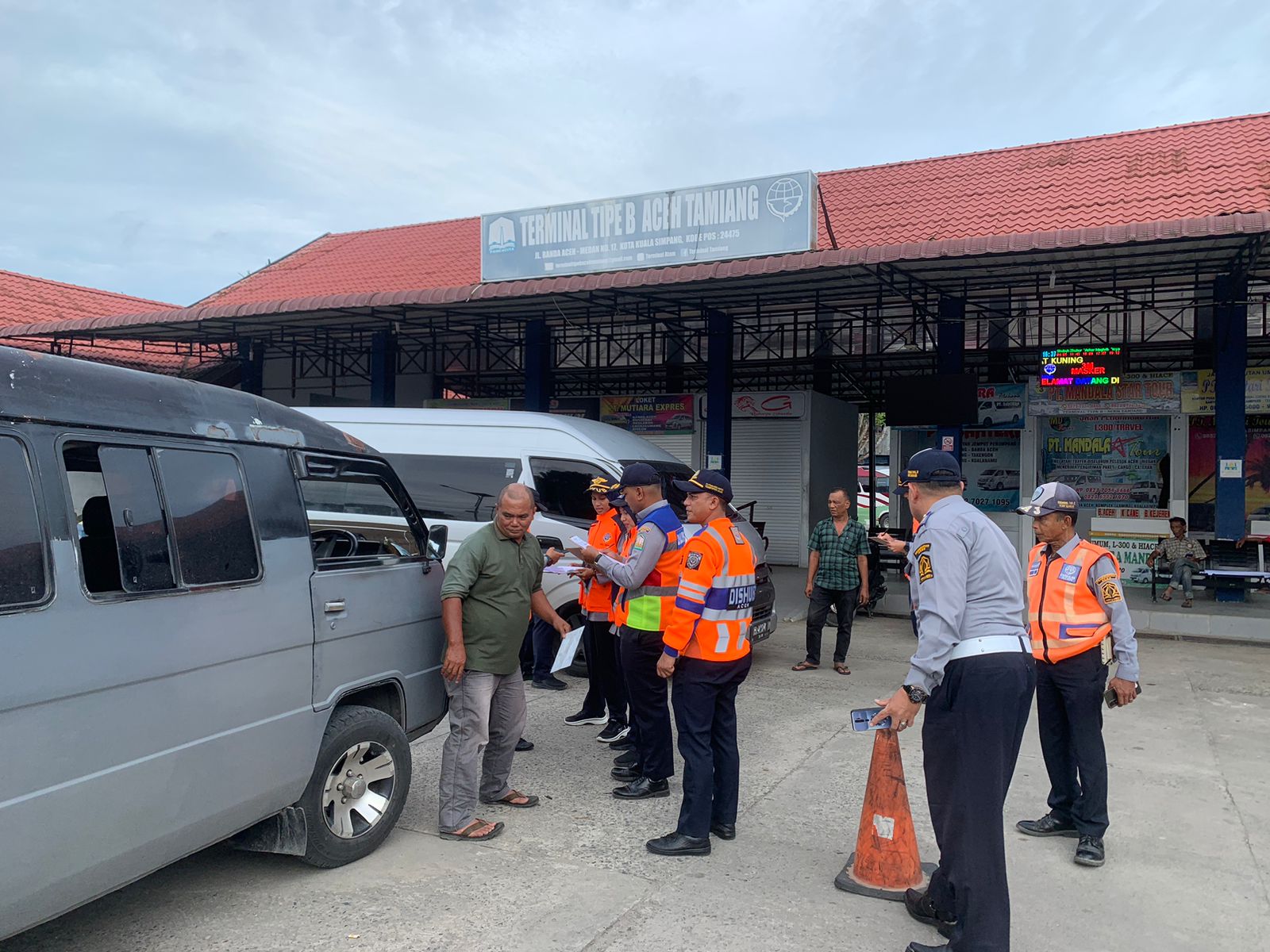 Dishub Aceh Lakukan Inspeksi Keselamatan dan Perizinan Angkutan AKDP di Tiga Terminal Tipe B