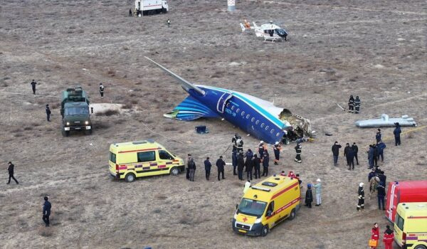 Pesawat Azerbaijan Airlines Jatuh di Kazakhstan, 38 Tewas 29 Selamat