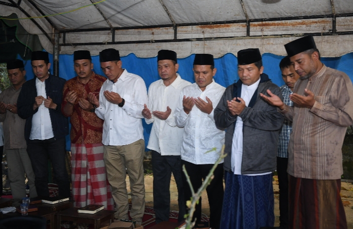 Wagub Fadhlullah Ziarahi Makam Aba Asnawi Lamno