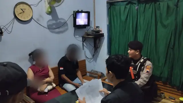 5-pasangan-mesum-terciduk-asyik-masyuk-di-kamar-hotel-di-kebumen 5 Pasangan Mesum Terciduk Asyik Masyuk di Kamar Hotel di Kebumen