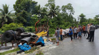 Truk Bermuatan 25 Ton Beras Terbalik di Sabang, Sopir Luka Ringan