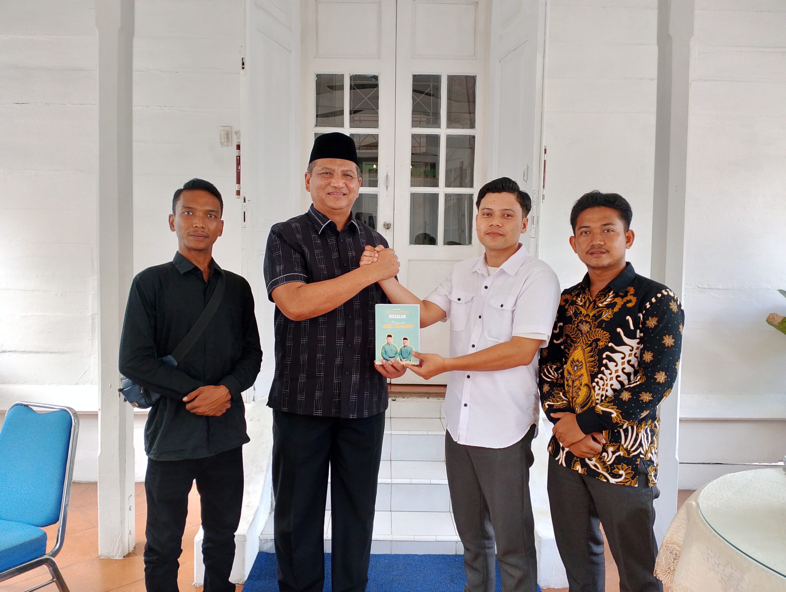 APPAT menyerahkan Buku Putih kepada Bupati Aceh Tamiang