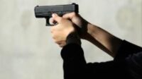 Maling Motor Berpistol Beraksi di Jaksel, Warga Ditembak Saat Kejar Pelaku