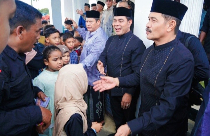 Bupati dan Wakil Bupati Aceh Besar Gelar Open House, Ribuan Warga Hadir di Meuligoe