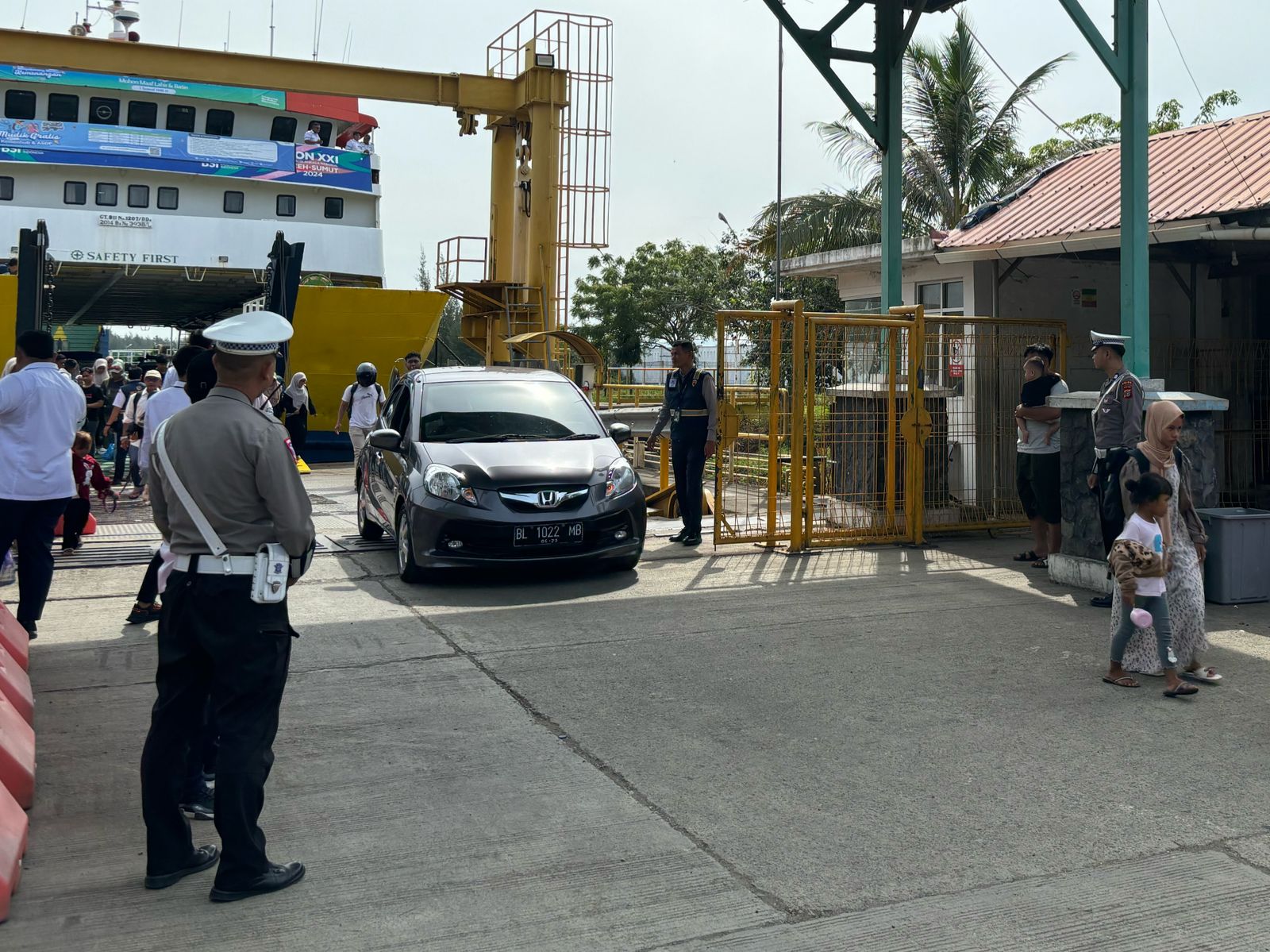 Satgas Ops Ketupat Seulawah Pastikan Keamanan Wisatawan di Pelabuhan Ulee Lheue Saat Lebaran