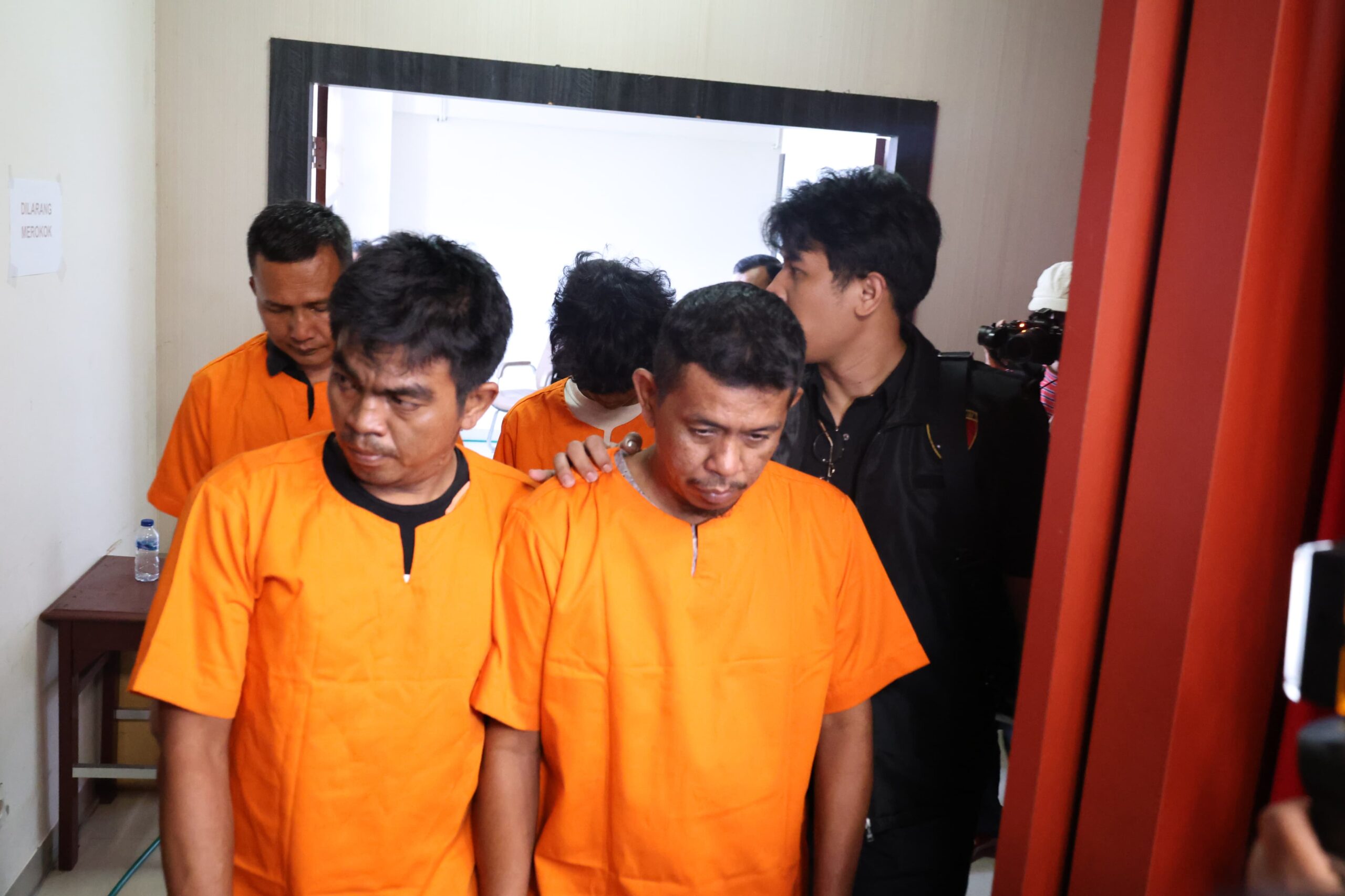 empat-debt-collector-penyerang-warga-di-depan-polsek-bukit-raya-ditangkap Empat Debt Collector Penyerang Warga di Depan Polsek Bukit Raya Ditangkap