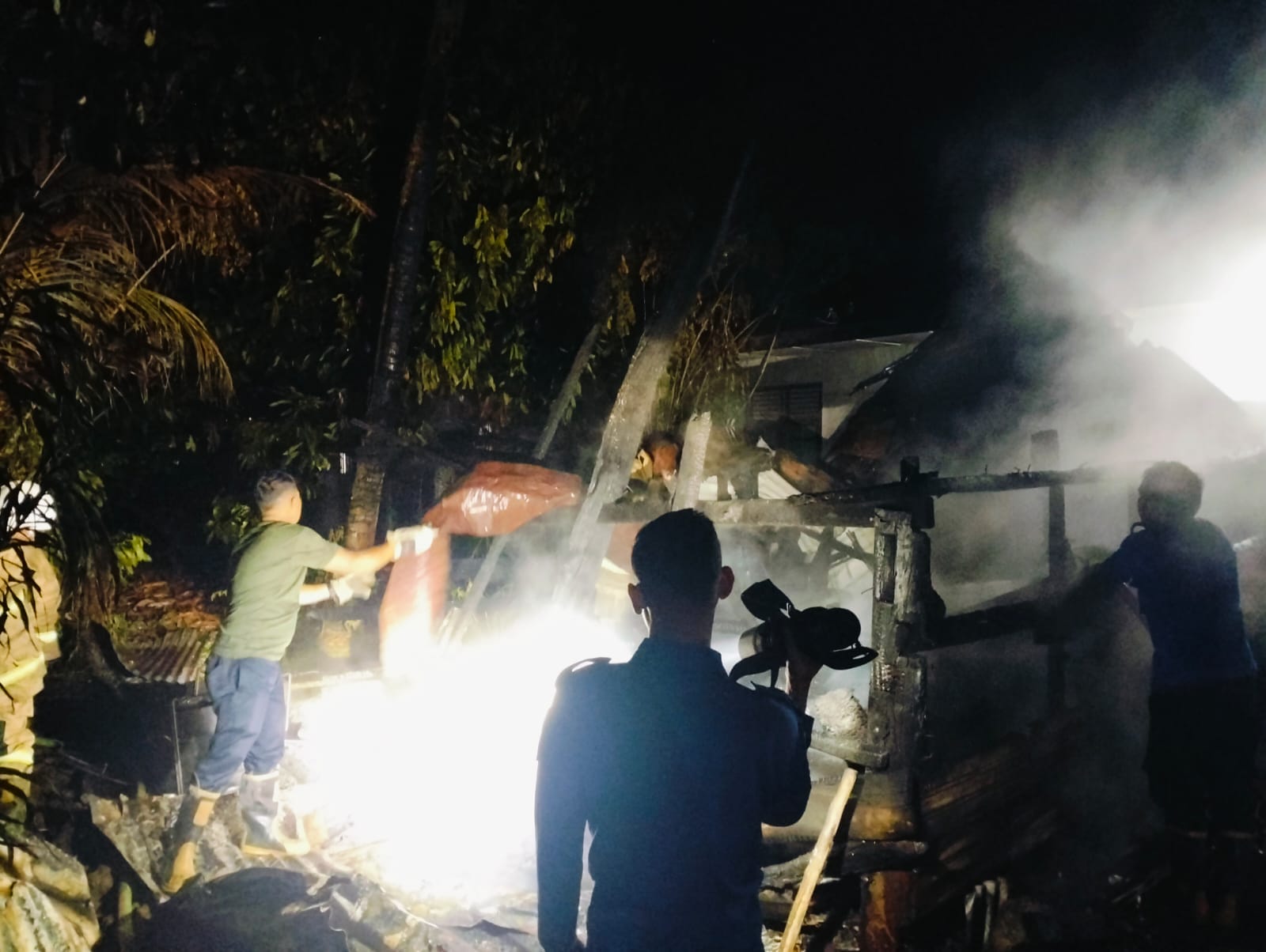 Kandang Sapi Terbakar di Aceh Besar, Satu Ternak Selamat dari Amukan Api