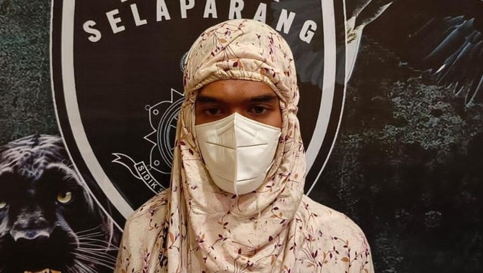 Ngaku Dengar Bisikan Gaib, Mahasiswa Mataram Jadi Jemaah Wanita di Masjid