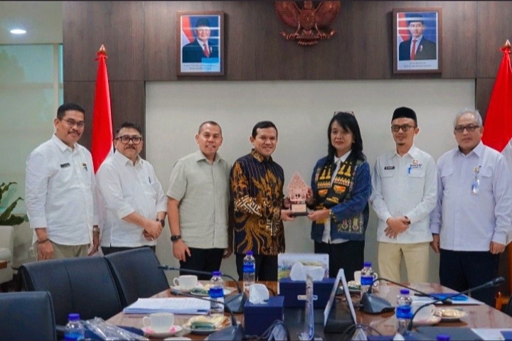 Wagub Aceh Fadhlullah Bahas TPST Blang Bintang dan Penanganan Banjir Subulussalam di Kementerian PUPR
