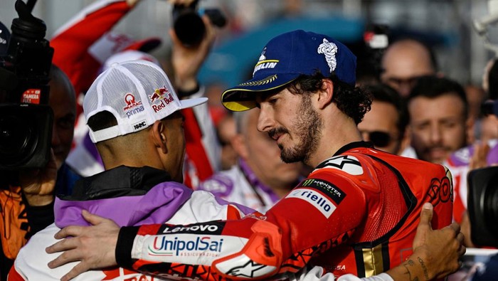 bagnaia-pada-jorge-martin-patuhi-kontrakmu-dengan-aprilia Bagnaia pada Jorge Martin: Patuhi Kontrakmu dengan Aprilia!