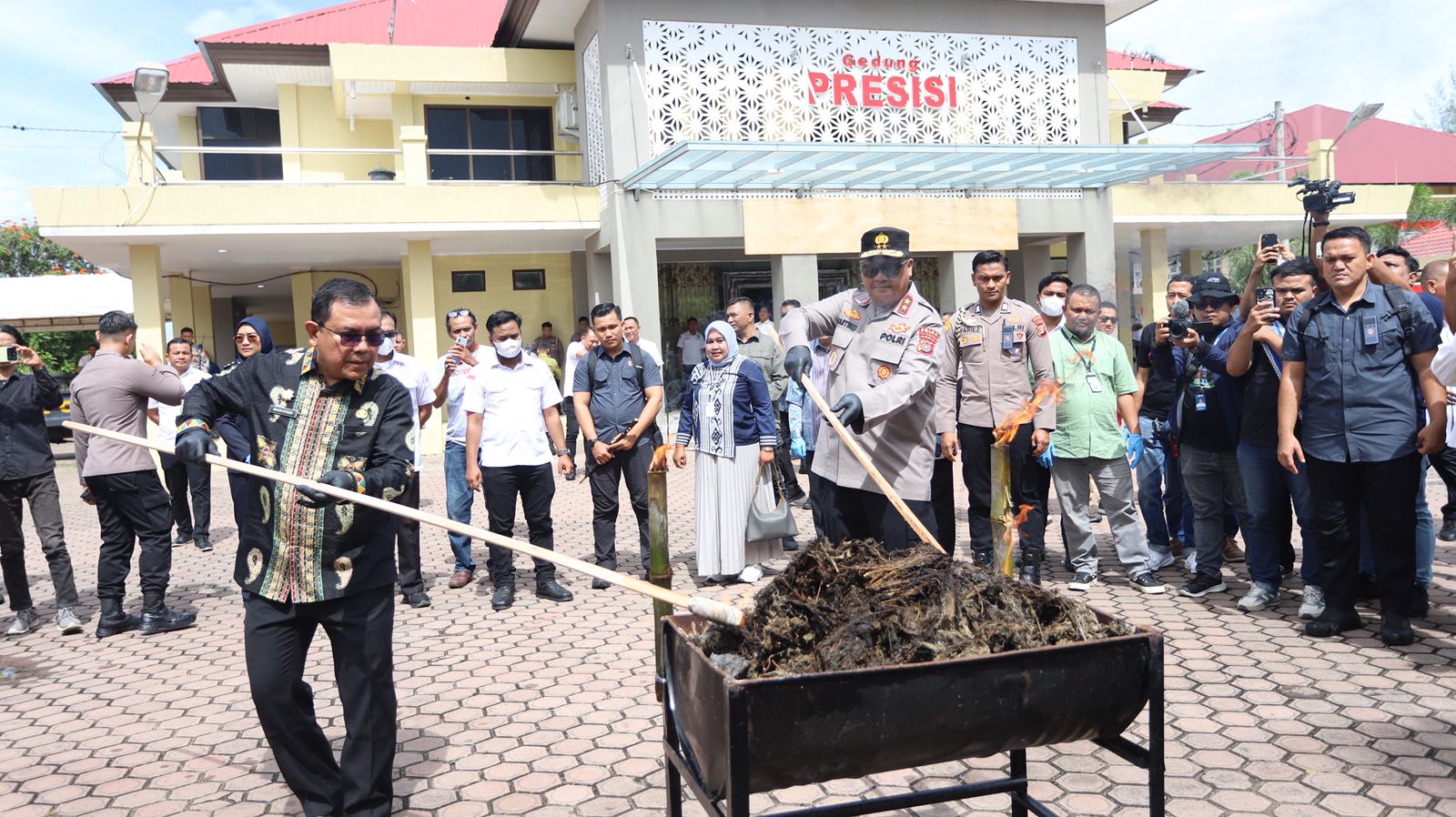 kapolda-aceh-pimpin-pemusnahan-25-kg-kokain-108-kg-sabu-dan-640-kg-ganja Kapolda Aceh Pimpin Pemusnahan 25 Kg Kokain, 108 Kg Sabu, dan 640 Kg Ganja