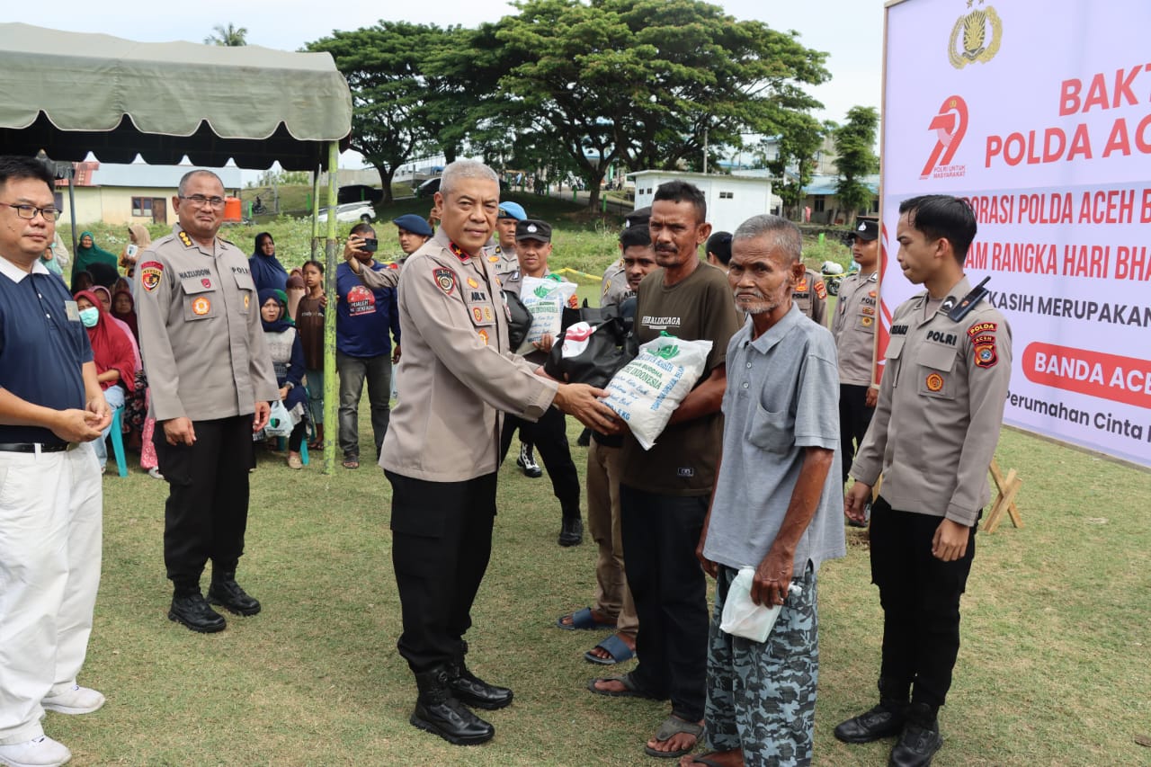Wakapolda Aceh Salurkan 500 Paket Sembako dan Layanan Kesehatan Gratis